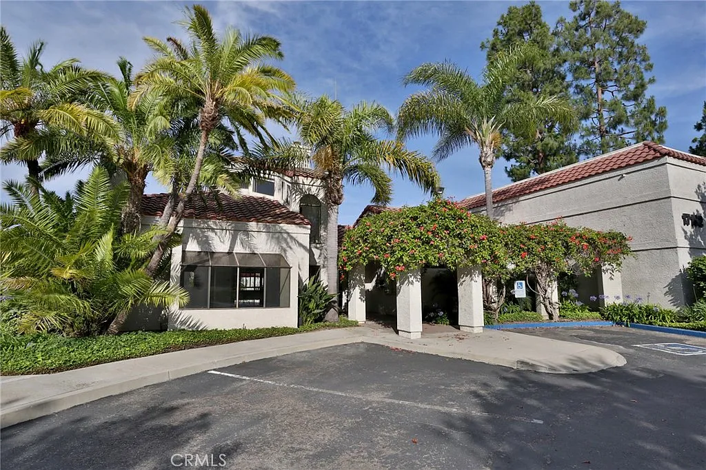 1 bed, 733 sqft, $2,700 — Photo 4