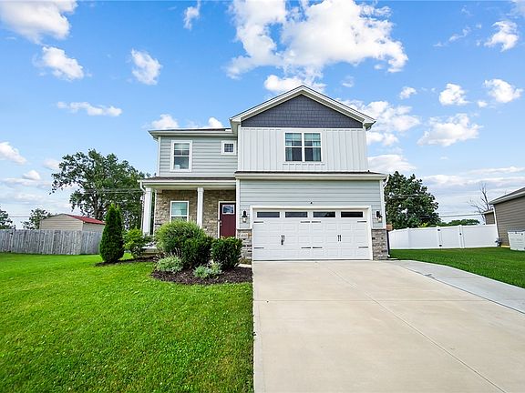 2nd image of 4113 Silver Oak Way