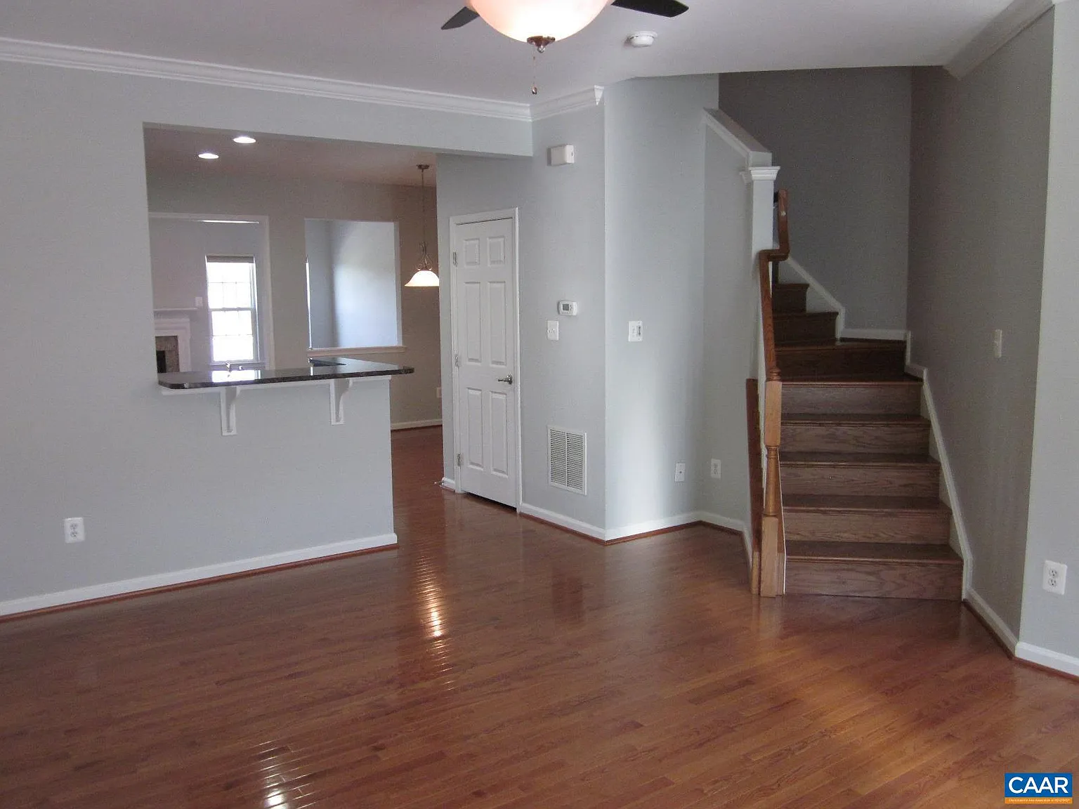 3 bed, 4.0 bath, 2437 sqft, $2,500 — Photo 2