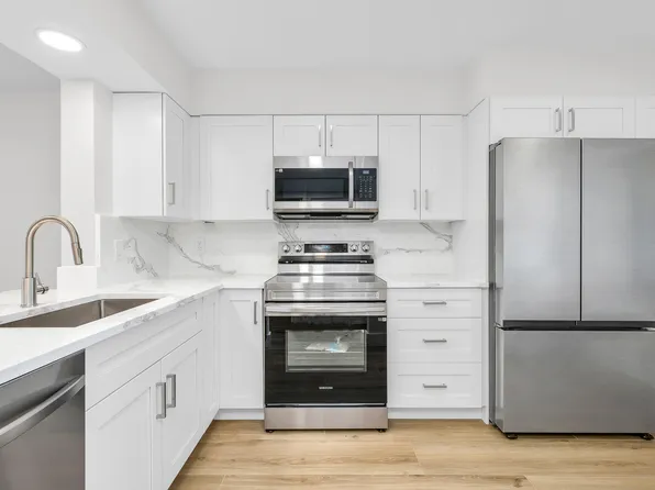 7290 Kinghurst Drive #301, Delray Beach, FL 33446