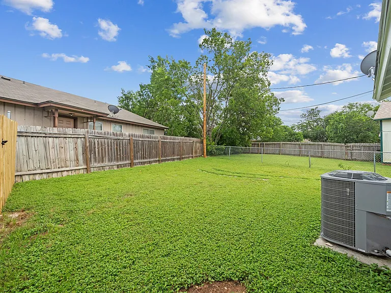 513 Texas Ave — Photo 31