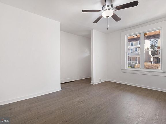 3rd image of 910 Vandever Ave