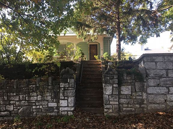 4th image of 6038 Gladstone Blvd