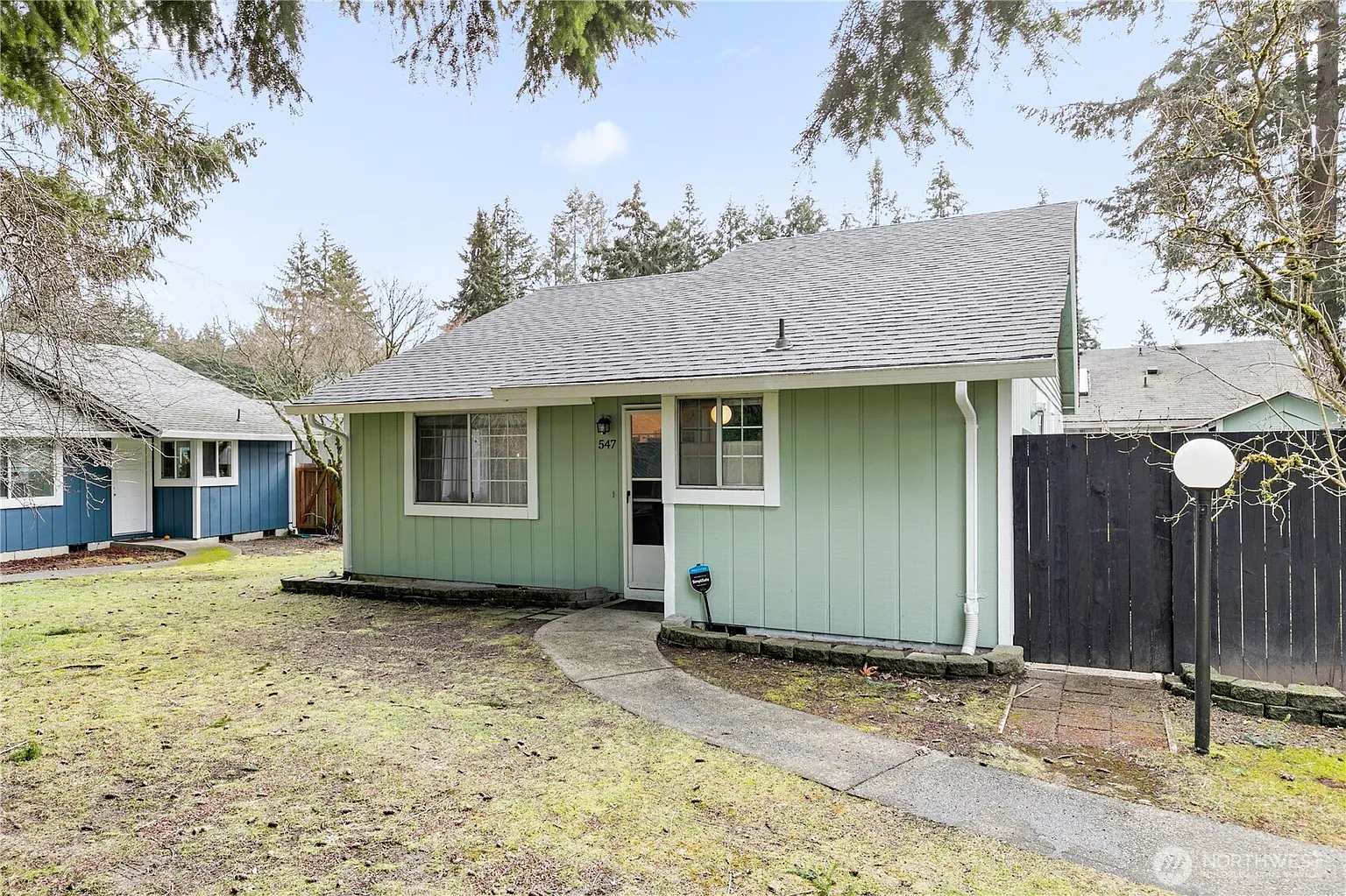 547 Malibu Drive SE photo 1