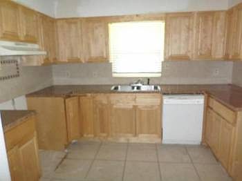 5th image of 102 Wilmer Ave