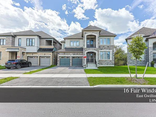 16 Fair Winds Ln, East Gwillimbury, ON L9N 0V5