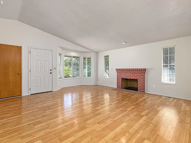 9707 SE Reedway St — Photo 6