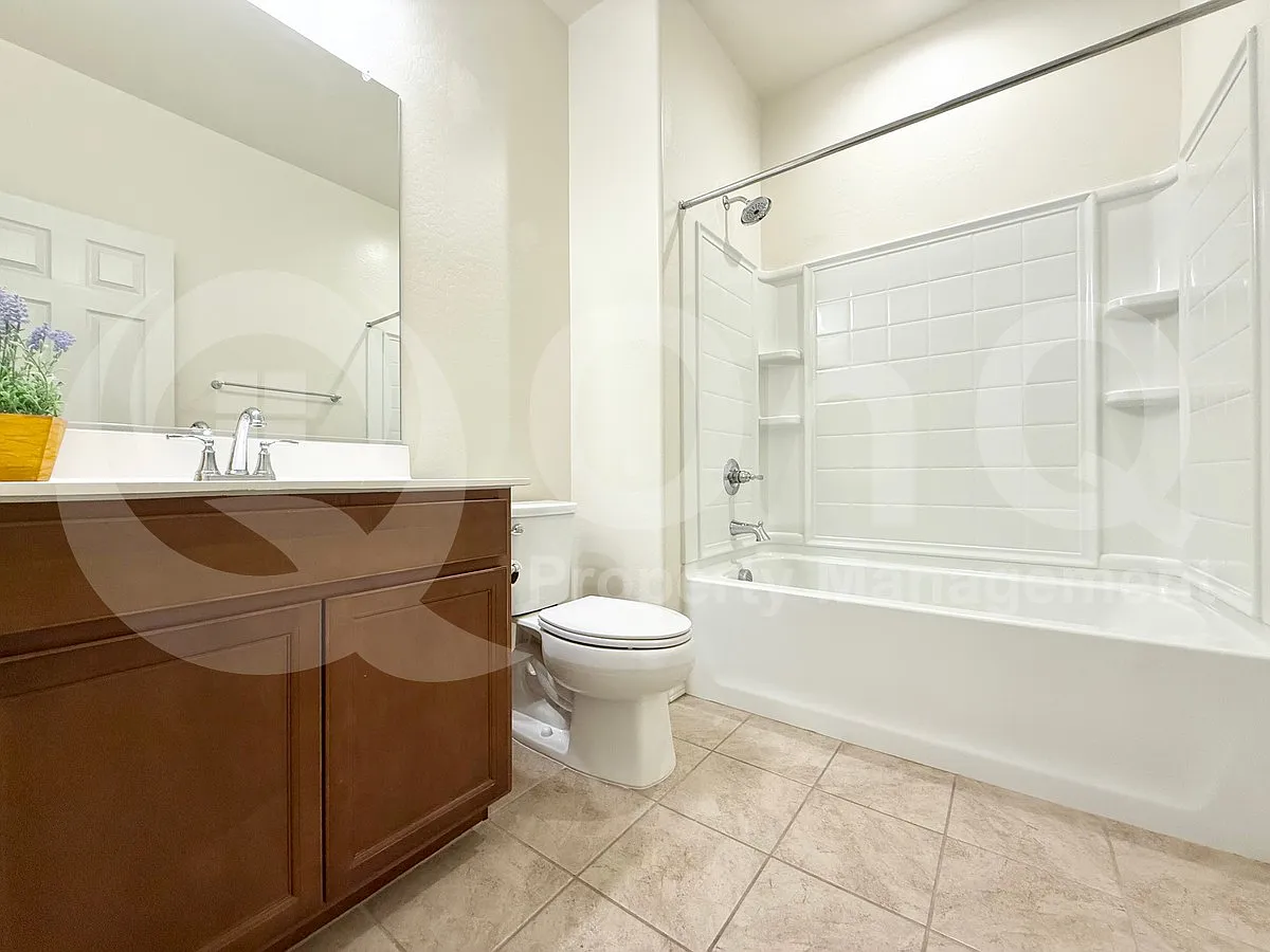 4 bed, 3.0 bath, 1801 sqft, $2,245 — Photo 2