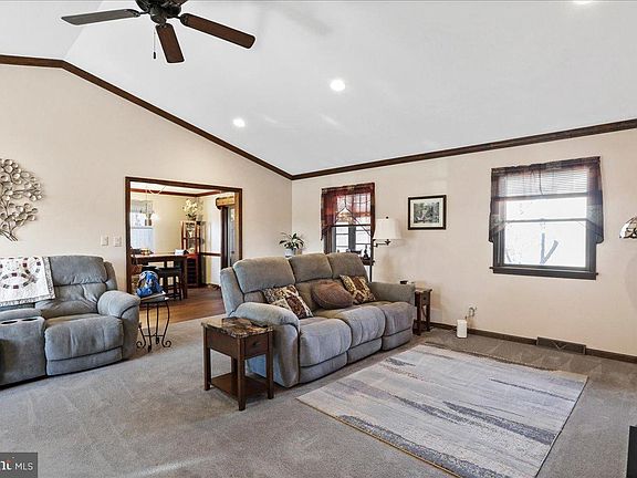 5th image of 3671 Jenny Ln