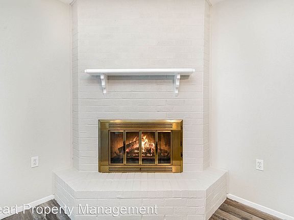 4th image of 700 Admiralty Way