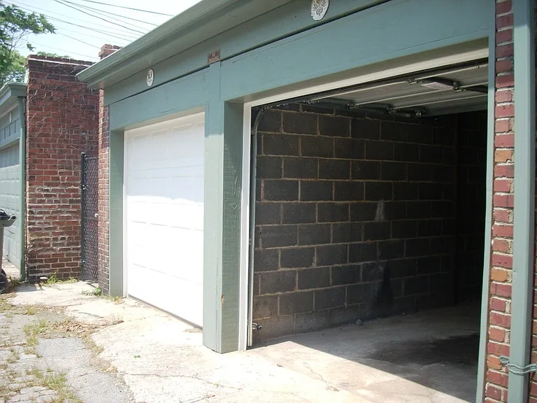 1005 W Franklin St #1 — Photo 10