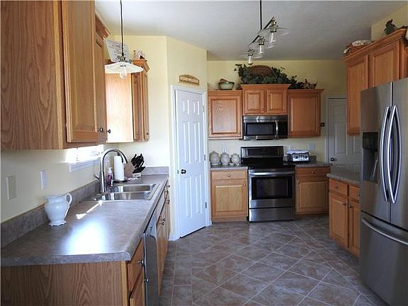 3rd image of 1312 Glen Dr