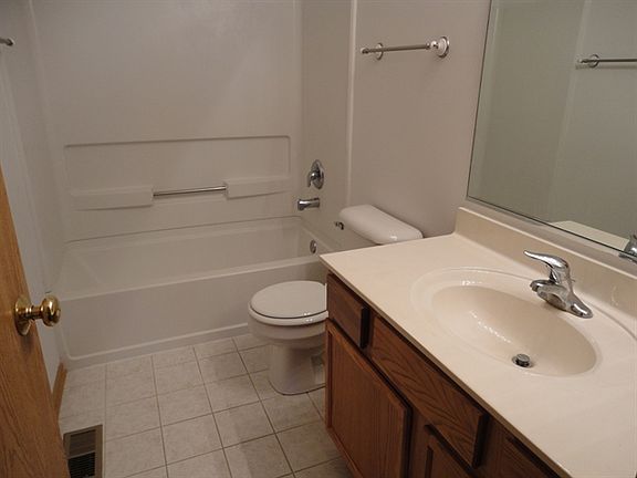 5th image of 636 Windsor Dr