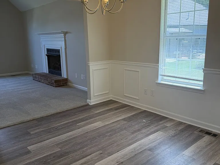 8900 Fox Glen Dr — Photo 7