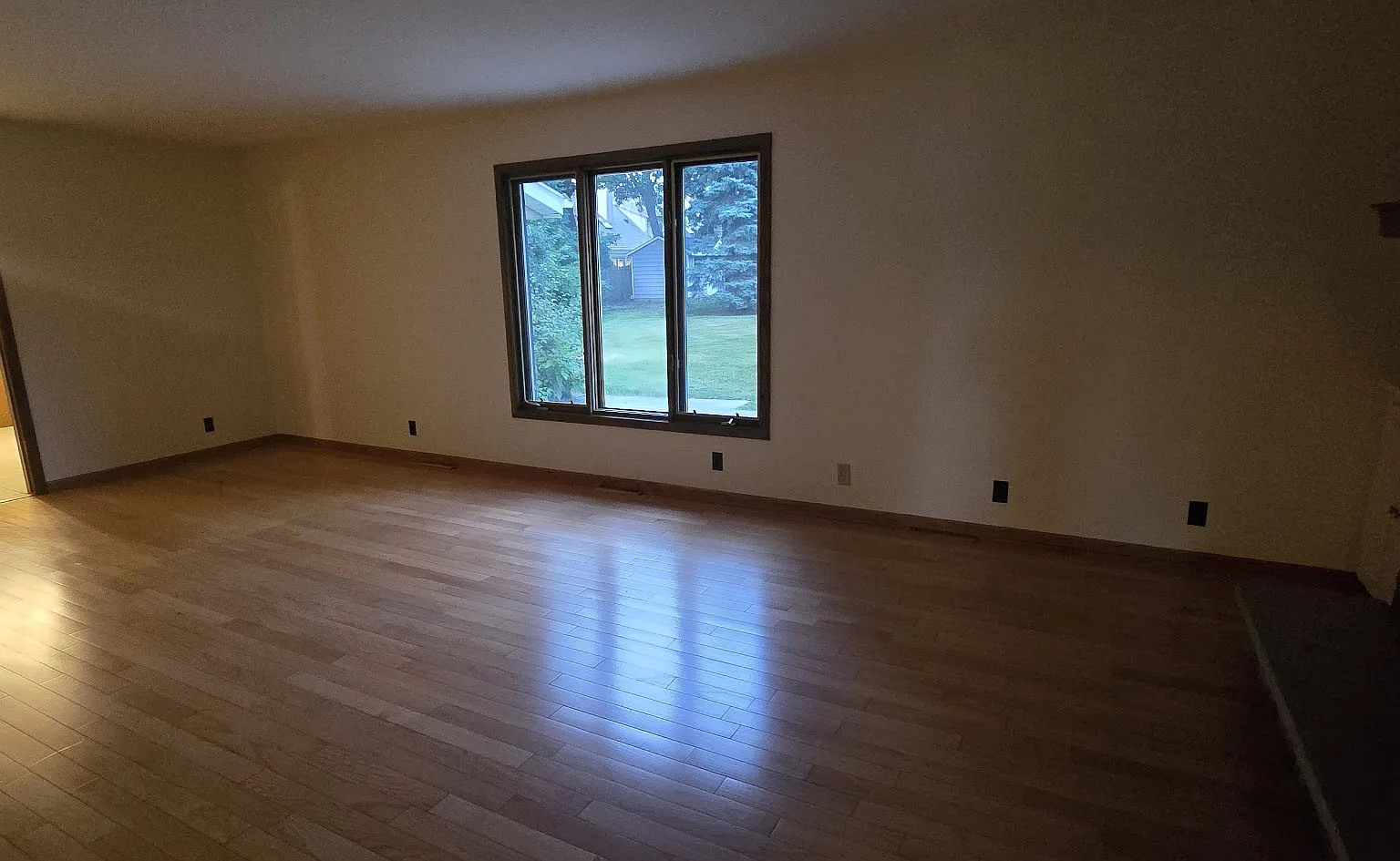 3 bed, 2319 sqft, $3,500 — Photo 3