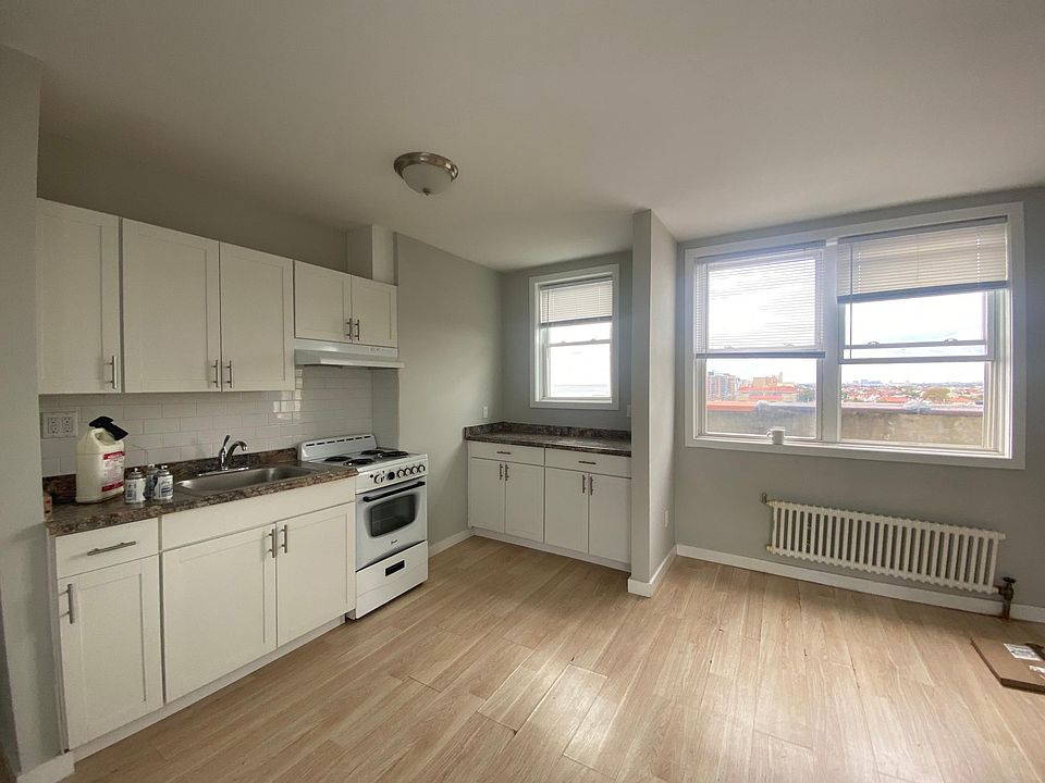 1st image of 60 Lincoln Blvd #7L