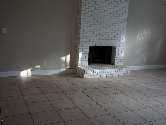 4th image of 21576 NW 41st Ave