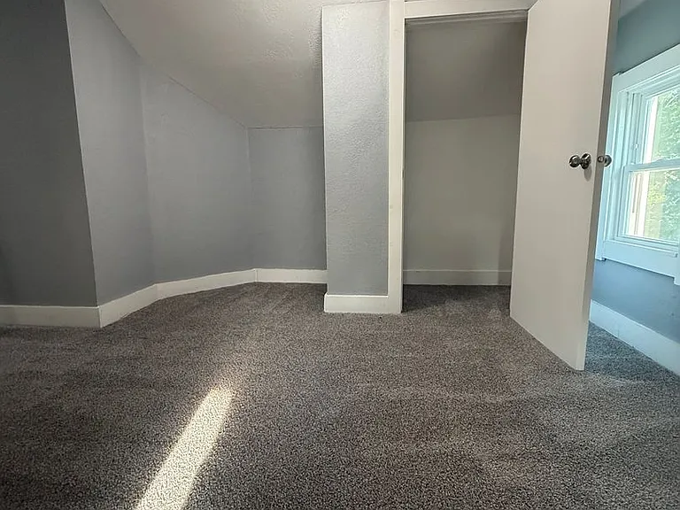 362 Van Buren Ave — Photo 10