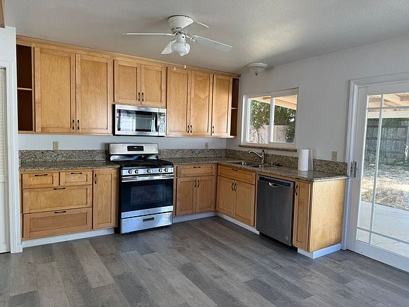 5th image of 879 Baywood Way