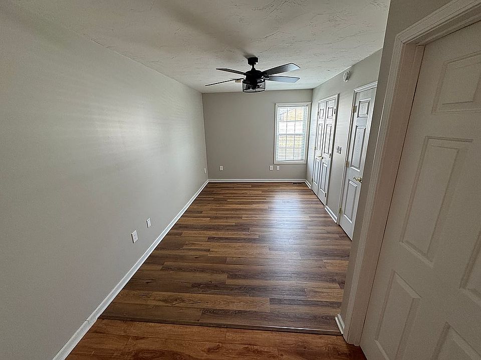 1st image of 1025 E Crown Pointe Blvd