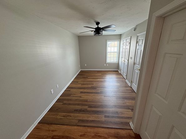 1025 E Crown Pointe Blvd