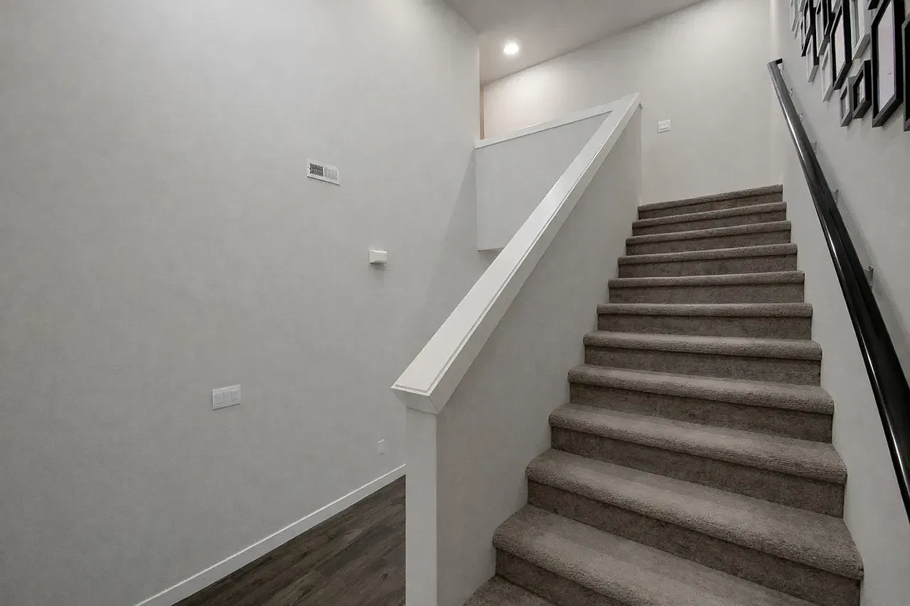 3 bed, 2.5 bath, 2013 sqft, $3,445 — Photo 4