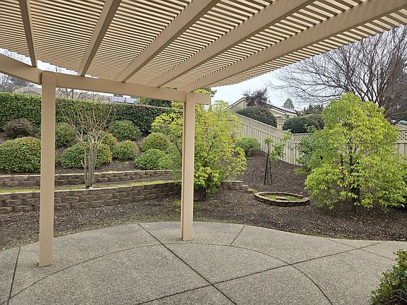 4th image of 405 Hopkins Ct