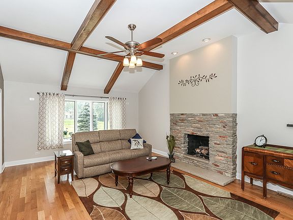 3rd image of 723 Braintree Ln