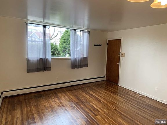3rd image of 473 Grand Ave APT 2