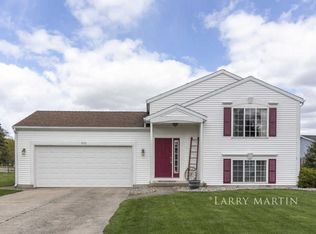 305 Hickory Dr, Wayland, MI 49348