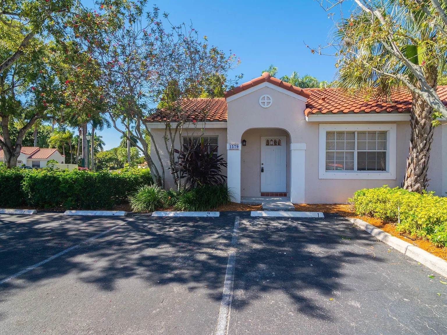 2 bed, 2.0 bath, 995 sqft, $2,850 — Photo 1