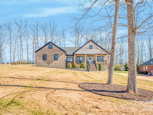 1509 Avalon Oaks Ct, Dallas, NC 28034