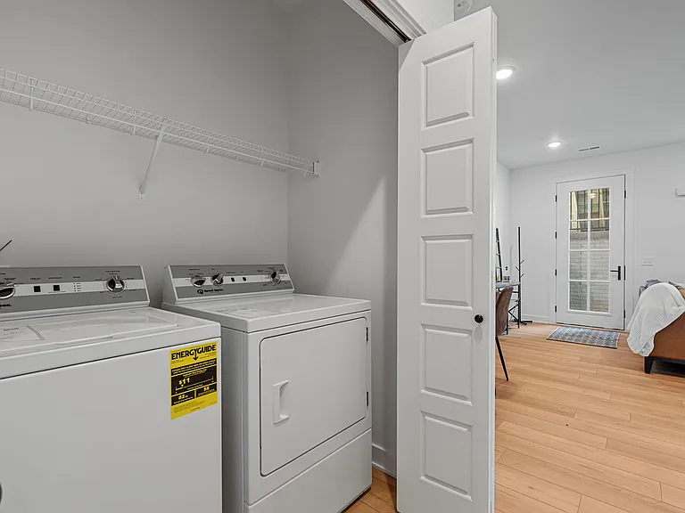 1135 SW 11th St — Photo 7