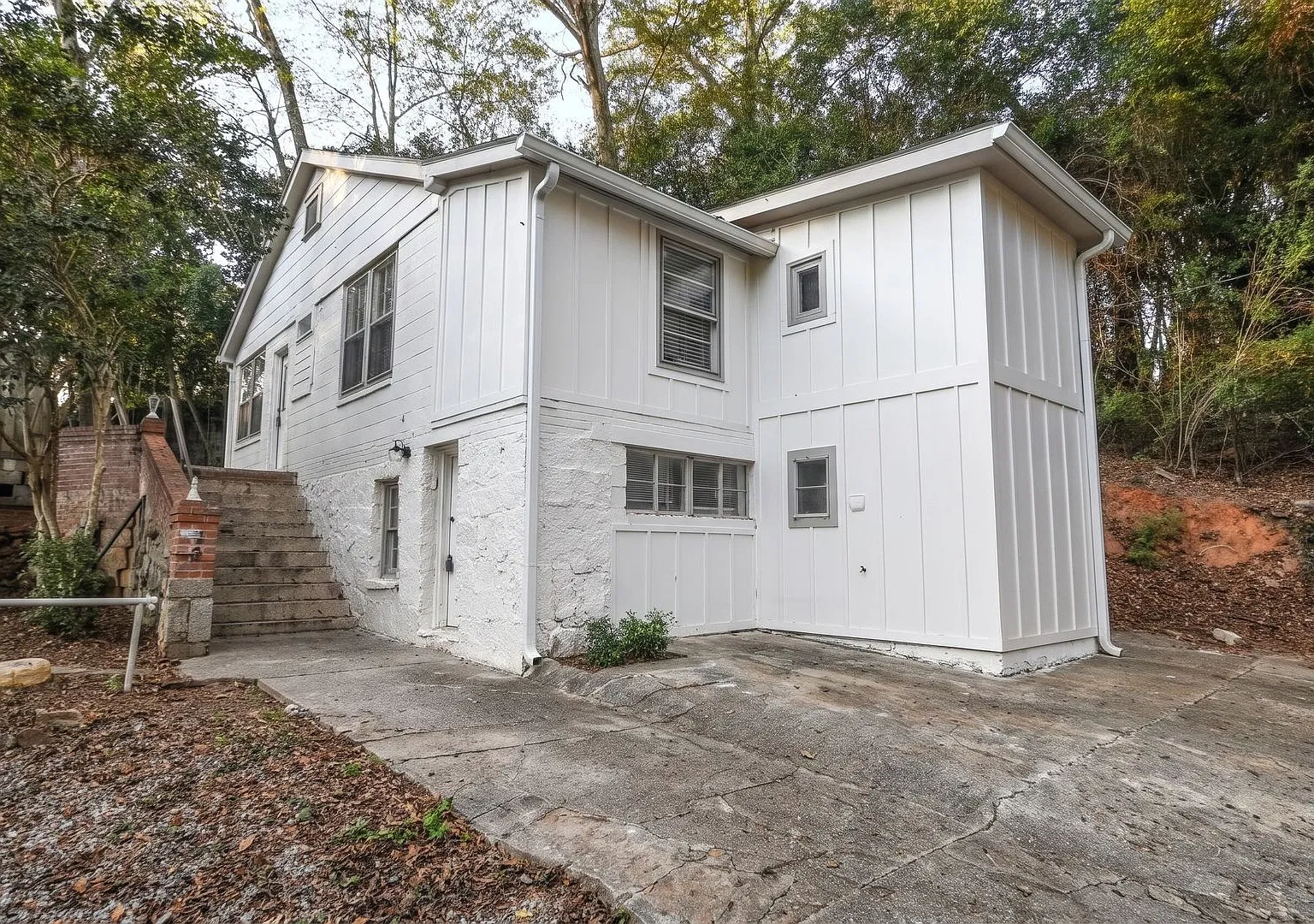 Stylish Studio Retreat in Prime Five Points Location — Photo 1
