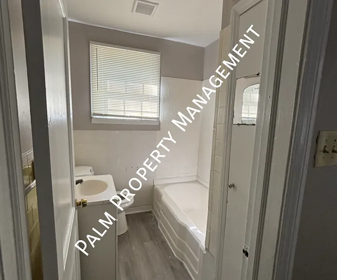 1655 McKinnon Dr — Photo 11