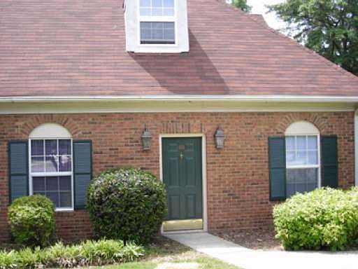 2nd image of 884 Park Pl NE
