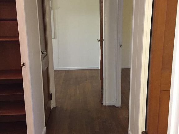 4th image of 210 Vine St