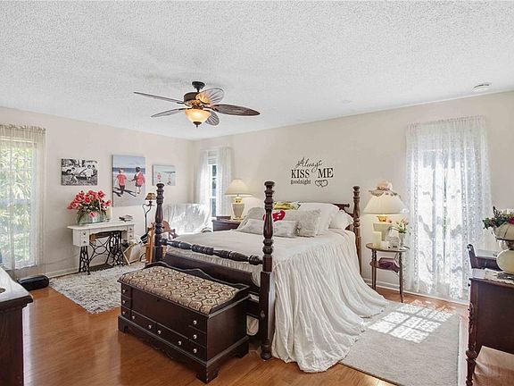4th image of 3951 Country View Dr