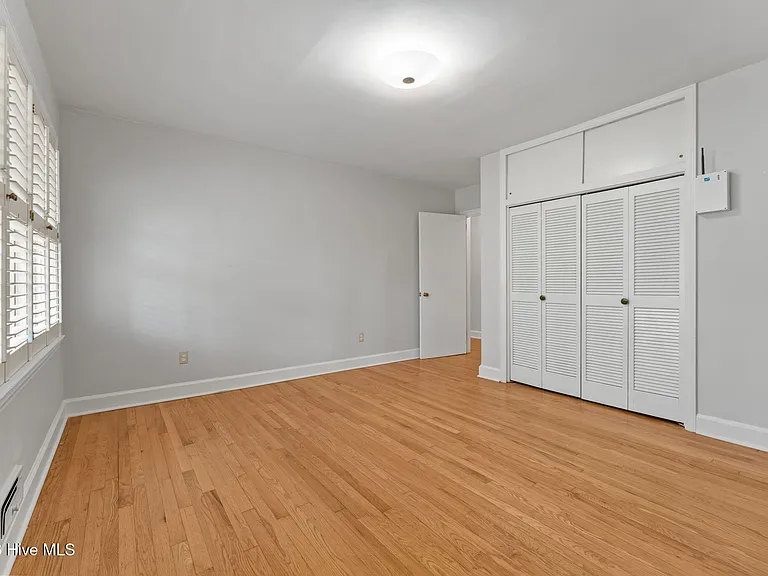 225 Arbutus Rd — Photo 33