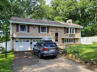 22 Richard Dr W, Mount Arlington, NJ 07856