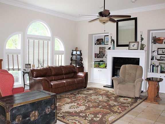 2nd image of 801 Highland Park Dr