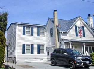 105 Wicks Ln, Malverne, NY 11565