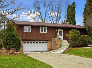 1640 Innsbruck Pkwy, Minneapolis, MN 55421