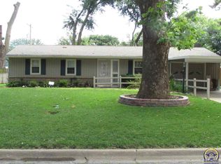 3909 SW Dixie Ct, Topeka, KS 66614