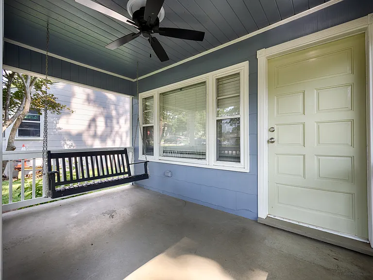 1616 McCullough Ave NE — Photo 4