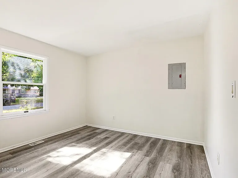 1305 Marshall St — Photo 8