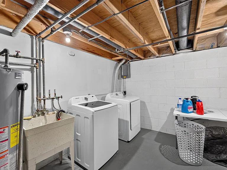 1421 W Edgerton Ave — Photo 18