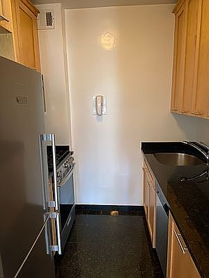 5th image of 412 E 55th St APT 9E
