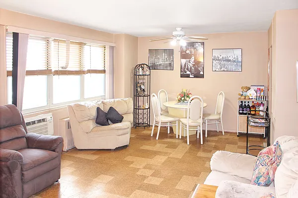 Sold by Thomas Lipovetsky, LREB | media 1