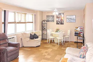 Sold by Thomas Lipovetsky, LREB